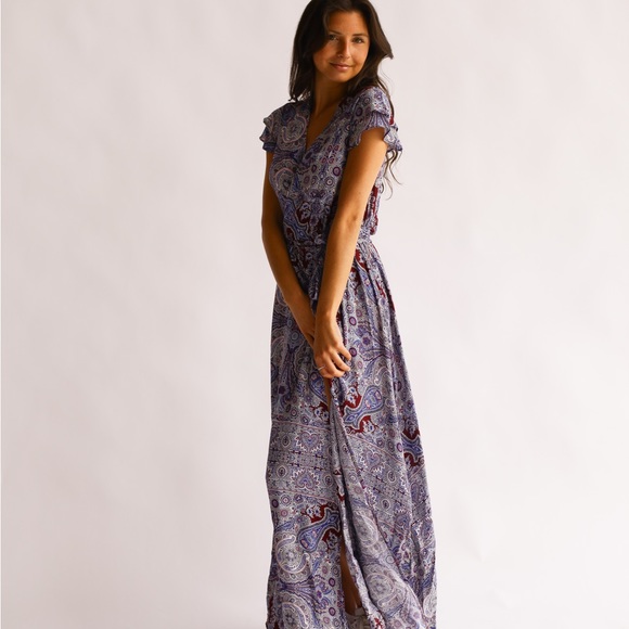 Wholesale. Selling as a lot. 200 dresses. Sizes vary from small to large 6$ each - Picture 8 of 16